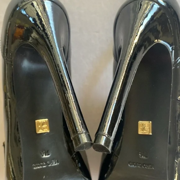 POUR La VICTOIRE Black Patent Leather Platform Loafer Heels Size 7.5